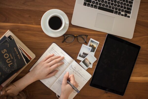 Hook ’em Quick: Writing a Killer Opening Line that Grabs Readers ...